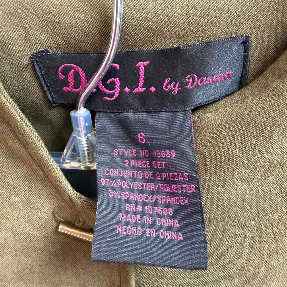 DGI by Dorian Pant Suit Womens 6 Olive Green Excellent Faux Suede 2pc Set 13639